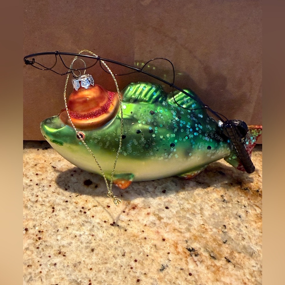 🎁 Christmas Fish Ornament